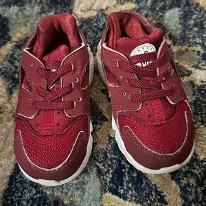 Burgundy (unisex) Toddler/Baby sz 6. Hurachi’s for Nike. Moving-Make an offer!